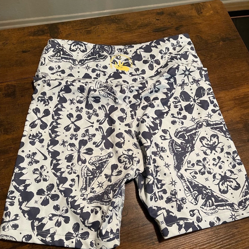 Women’s Nike Shorts Large